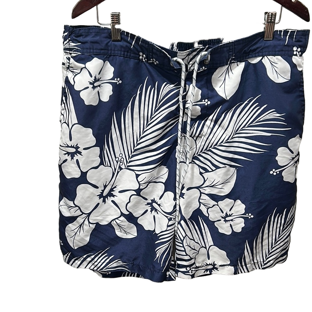 🎮St. John's Bay Blue and White Hybrid Shorts with Tropical Print size XL GUC